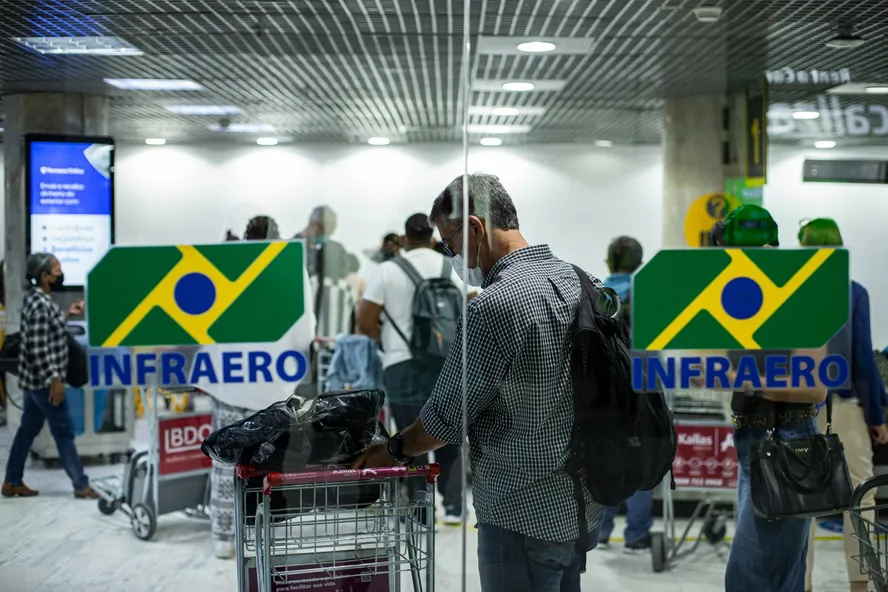 98467111-ri-rio-de-janeiro-rj-04-04-2022-passagens-aereas-ficam-mais-caras-no-pais-aeroporto-sant