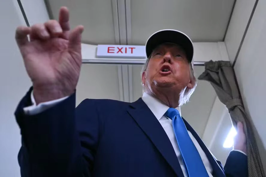 111318175-us-president-donald-trump-talks-to-the-press-aboard-air-force-one-on-the-way-to-morristown
