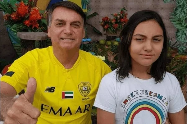 Foto-bolsonaro-e-a-filha-laura