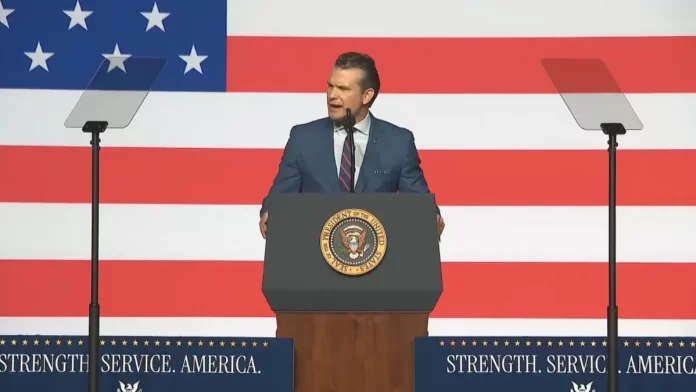 Pete-Hegseth-secretario-de-defesa-dos-Estados-Unidos-em-reuniao-com-militares-americanos