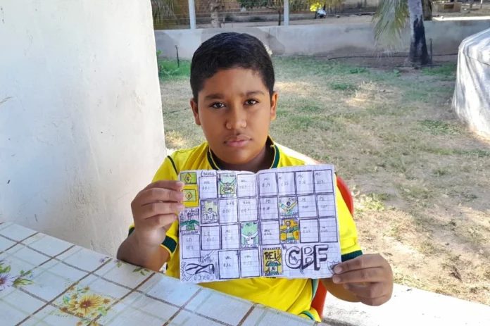 menino-desenhou-album-copa