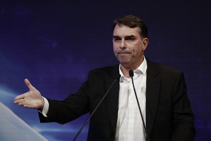 115389694-mariz-pa-brasilia-22-06-2026-flavio-bolsonaro-debate-doa-presidenciaveis-cni-senador-flavi