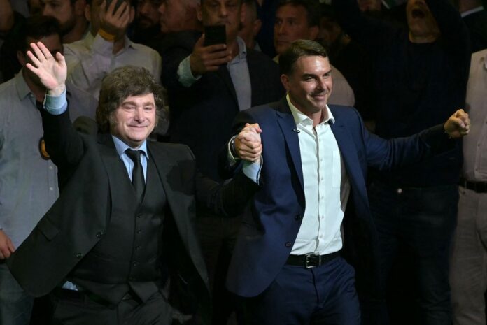 115755937-argentinas-president-javier-milei-and-brazils-right-wing-presidential-hopeful-flavio
