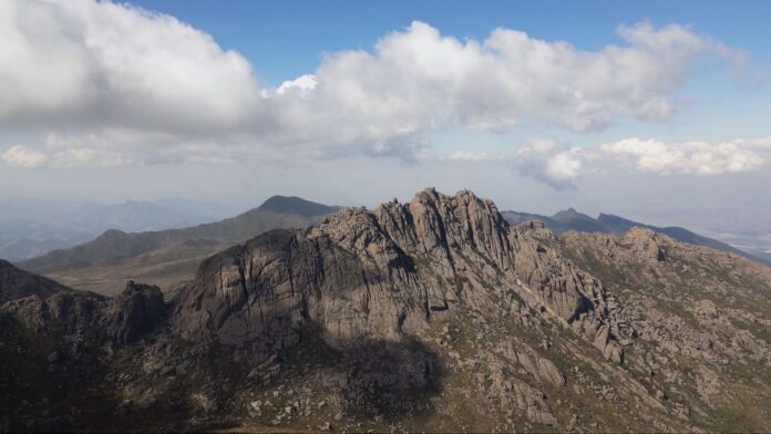 pico-das-agulhas-negas-no-parque-nacional-do-itatiaia-1-