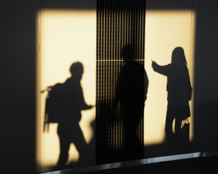silhouette-people-city