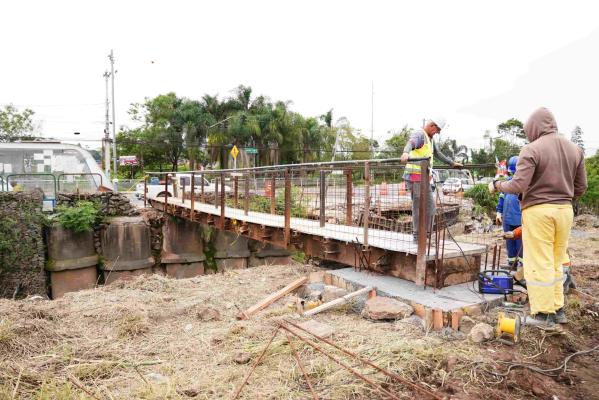 Obras - Ponte Pedestre Av. Jamil João Zarif_Umaitá Pires.jpg