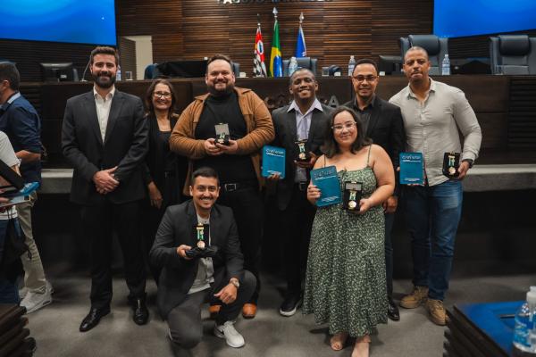 Professores de Educação Física da rede municipal recebem homenagem na Câmara de Guarulhos